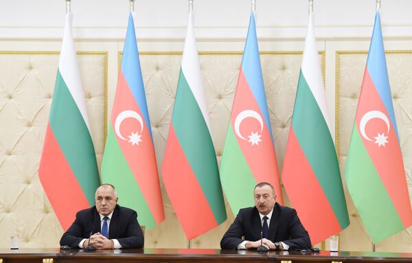 Премьер-министр Болгарии Бойко Борисов и президент Азербайджана Ильхам Алиев во время совместного заявления для прессы, Баку, 15 января 2018 года Премьер-министр Болгарии Бойко Борисов и президент Азербайджана Ильхам Алиев во время совместного заявления для прессы, Баку, 15 января 2018 года - Sputnik Азербайджан