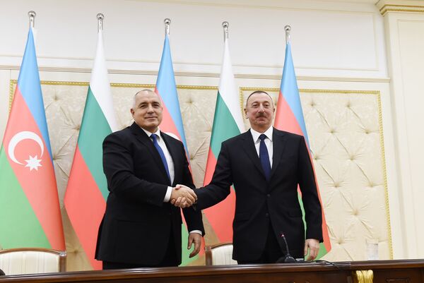 Премьер-министр Болгарии Бойко Борисов и президент Азербайджана Ильхам Алиев во время совместного заявления для прессы, Баку, 15 января 2018 года Премьер-министр Болгарии Бойко Борисов и президент Азербайджана Ильхам Алиев во время совместного заявления для прессы, Баку, 15 января 2018 года - Sputnik Азербайджан