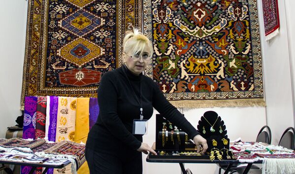 Стенд Азербайджана на выставке Тюбетейка, проходящей в Москве - Sputnik Азербайджан