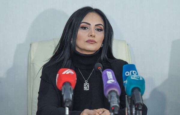 Певица Севда Саналиева в ходе пресс-конференции Певица Севда Саналиева в ходе пресс-конференции - Sputnik Азербайджан