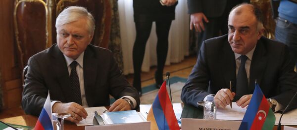 Министр иностранных дел Армении Эдвард Налбандян (слева) и министр иностранных дел Азербайджана Эльмар Мамедъяров, фото из архива Министр иностранных дел Армении Эдвард Налбандян (слева) и министр иностранных дел Азербайджана Эльмар Мамедъяров, фото из архива - Sputnik Азербайджан