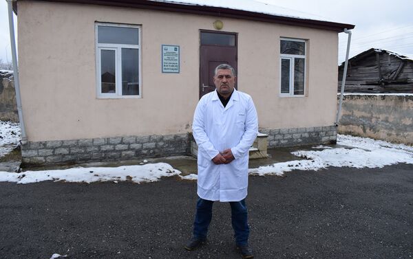 Представитель районного отделения ветеринарного управления Исраил Алиев - Sputnik Азербайджан