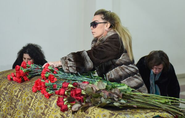 Церемония прощания с народным артистом Азербайджана Беюкагой Мамедовым - Sputnik Азербайджан