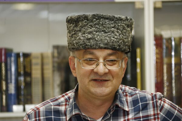 Кулинар, писатель, ведущий кулинарной рубрики в программе Дачный ответ на канале НТВ Сталик Ханкишиев Кулинар, писатель, ведущий кулинарной рубрики в программе Дачный ответ на канале НТВ Сталик Ханкишиев - Sputnik Азербайджан