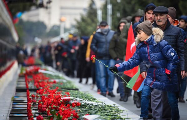 Траурное шествие на Аллее шехидов 20 января 2018 года - Sputnik Азербайджан