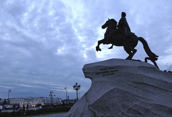 Памятник Петру I на Сенатской площади Санкт-Петербурга - Sputnik Азербайджан