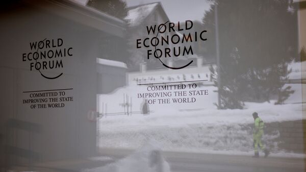 Эмблема Всемирного экономического форума в Давосе, Швейцария, 11 января 2018 года - Sputnik Азербайджан