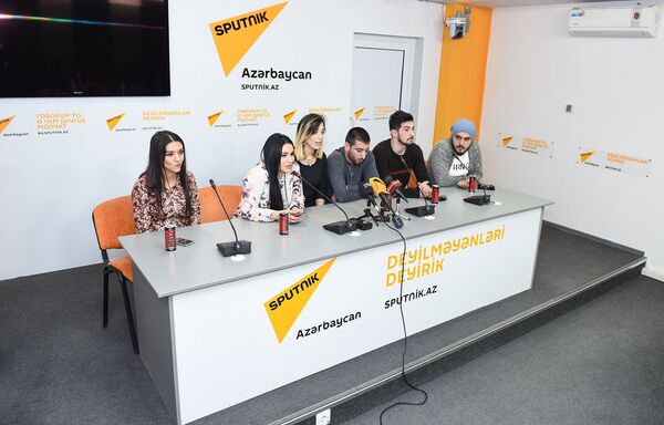 Пресс-конференция организатора мероприятия Семь красавиц Парваны Мамедовой - Sputnik Азербайджан