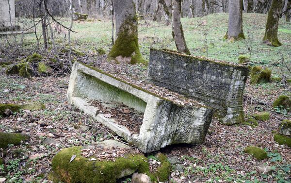Мавзолеи и каменные могилы в селении Хазра в Габалинском районе - Sputnik Азербайджан