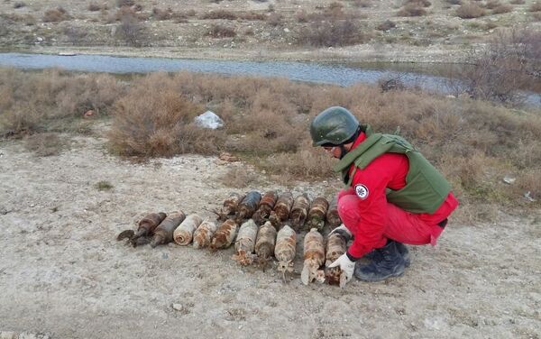 Операция по обезвреживанию снарядов на территории поселка Г.З.Тагиева в Сумгайыте - Sputnik Азербайджан