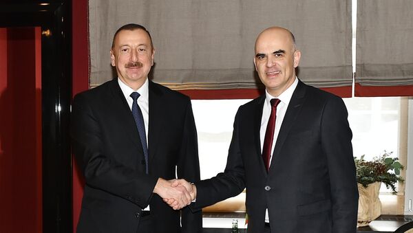 Президент Азербайджана Ильхам Алиев и президент Швейцарии Алан Берсе во время встречи. Давос, 24 января 2018 года - Sputnik Азербайджан
