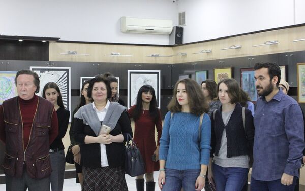 Выставка художницы Нины Наримановой «Баланс белого» в Российском информационно-культурном центре в Баку - Sputnik Азербайджан