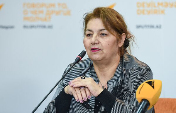Руководитель театрального отделения Гимназии искусств при Азербайджанской национальной консерватории Хиджран Садыгова Руководитель театрального отделения Гимназии искусств при Азербайджанской национальной консерватории Хиджран Садыгова - Sputnik Азербайджан