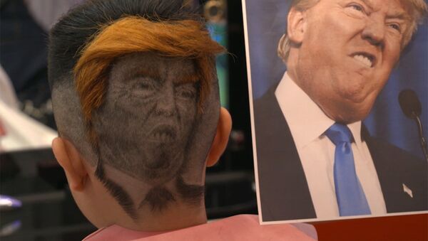 Необычный парикмахер делает клиентам портреты Трампа и Путина на затылках - Sputnik Азербайджан