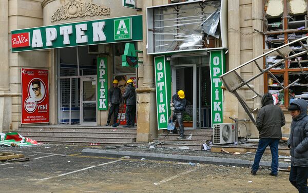 Последствия взрыва в подвале жилого дома на улице Диляры Алиевой в Баку - Sputnik Азербайджан