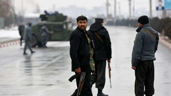 Сотрудники афганской службы безопасности возле военной академии в Кабуле - Sputnik Азербайджан
