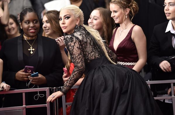 Певица Леди Гага на церемонии вручения Грэмми в Нью-Йорке - Sputnik Азербайджан