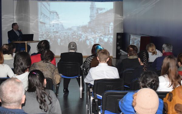 Встреча посвященная 74-ой годовщине полного освобождения Ленинграда от фашистской блокады в РИКЦ - Sputnik Азербайджан
