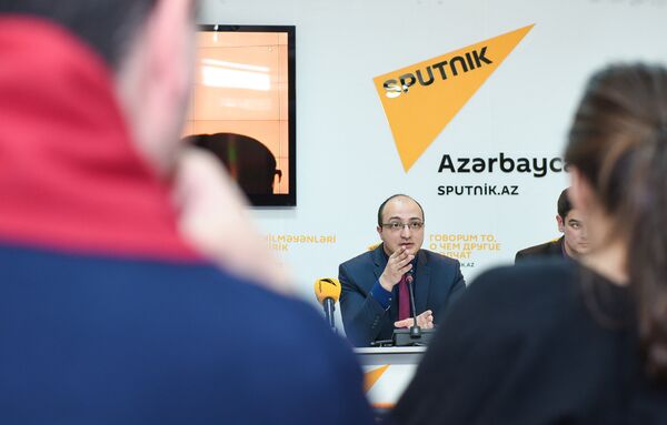 Преподаватель Академии государственного управления при президенте АР, политолог Заур Мамедов Преподаватель Академии государственного управления при президенте АР, политолог Заур Мамедов - Sputnik Азербайджан