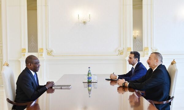 Президент Ильхам Алиев принял исполнительного директора Инициативы Smart Africa - Sputnik Азербайджан
