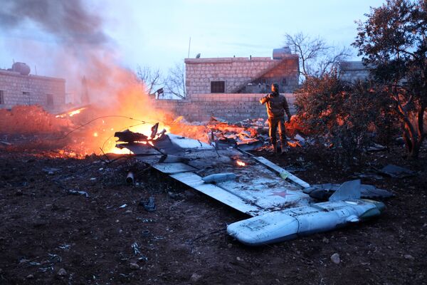 Российский самолет Су-25 сбит в субботу в сирийской провинции Идлиб Российский самолет Су-25 сбит в субботу в сирийской провинции Идлиб - Sputnik Азербайджан