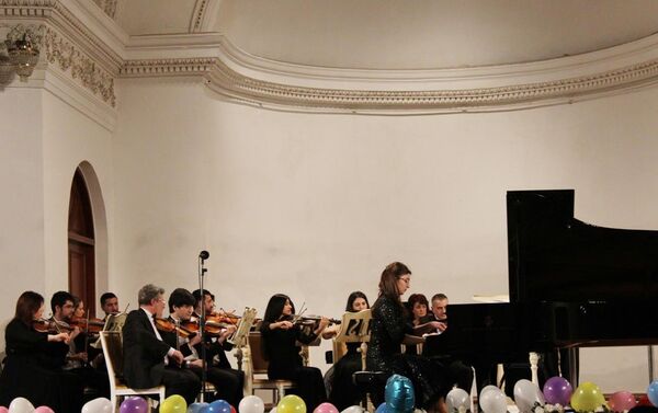 Концерт на сцене Азербайджанской государственной филармонии в рамках проекта Gənclərə dəstək - Sputnik Азербайджан