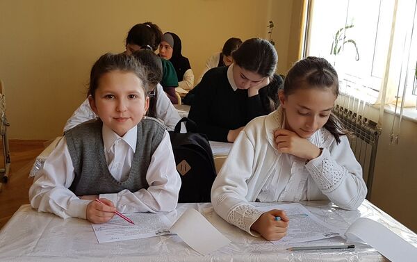 X Олимпиада по русскому языку и литературе прошла в школе № 168 - Sputnik Азербайджан