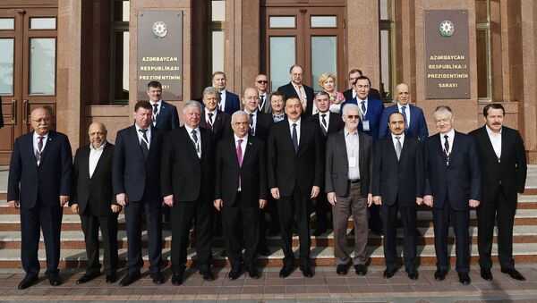 Президент Ильхам Алиев принял делегацию международных профсоюзов и профсоюзов зарубежных стран - Sputnik Азербайджан