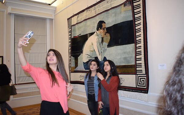 В Азербайджанском национальном музее искусств открылась выставка Гордость и величие, посвященная 100-летию со дня рождения великого азербайджанского композитора Гара Гараева - Sputnik Азербайджан
