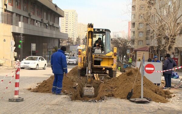 Ремонтные работы на улице Тебриз - Sputnik Азербайджан