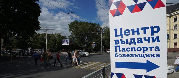 Указатель центра выдачи паспорта болельщика чемпионата мира по футболу-2018 в Калининграде, Россия Указатель центра выдачи паспорта болельщика чемпионата мира по футболу-2018 в Калининграде, Россия - Sputnik Азербайджан