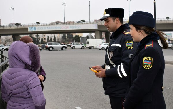 Рейды на дорогах Баку, проводимые сотрудниками Главного управления государственной дорожной полиции АР - Sputnik Азербайджан