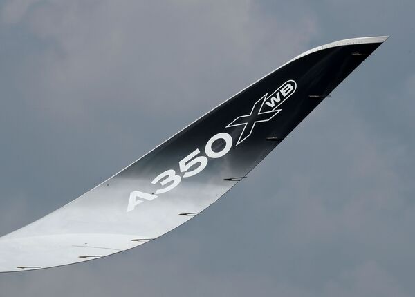Самолет Airbus A350-1000 на авиашоу в Сингапуре - Sputnik Азербайджан