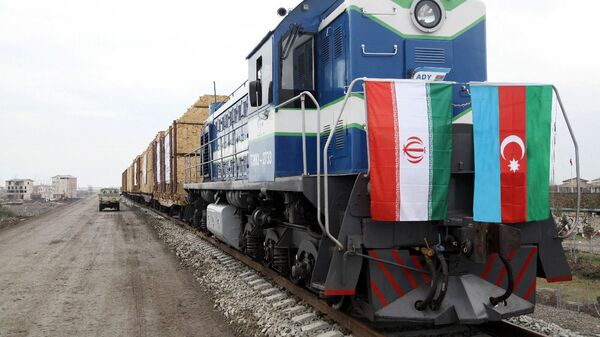 Испытательный поезд, пущенный по По железнодорожной ветке Астара (Азербайджан) – Астара (Иран) - Sputnik Азербайджан