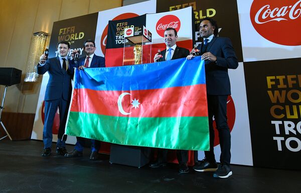 Кубок мира по футболу доставлен в Азербайджан - Sputnik Азербайджан