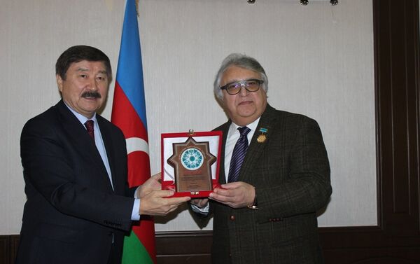 Вручение почетных медалей известным деятелям культуры и искусства Азербайджана - Sputnik Азербайджан