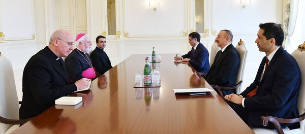 Президент Азербайджана Ильхам Алиев на встрече с делегацией, возглавляемой секретарем Святого Престола по отношениям с государствами, архиепископом Полом Ричардом Галлахером Президент Азербайджана Ильхам Алиев на встрече с делегацией, возглавляемой секретарем Святого Престола по отношениям с государствами, архиепископом Полом Ричардом Галлахером - Sputnik Азербайджан