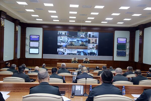 Cлужебное совещание под руководством Министра обороны Азербайджанской Республики генерал-полковника Закира Гасанова Cлужебное совещание под руководством Министра обороны Азербайджанской Республики генерал-полковника Закира Гасанова - Sputnik Азербайджан