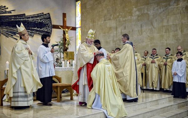 Церемония, посвященная принятию сана епископа ординарием католической церкви в Азербайджане - Sputnik Азербайджан