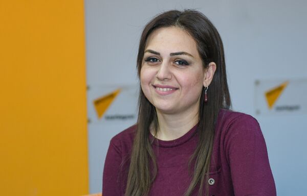 Ведущая радиостанции ASAN Кямаля Мустафаева Ведущая радиостанции ASAN Кямаля Мустафаева - Sputnik Азербайджан