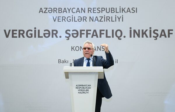 Член парламентского комитета по экономической политике, предпринимательству и промышленности Зияд Самедзаде Член парламентского комитета по экономической политике, предпринимательству и промышленности Зияд Самедзаде - Sputnik Азербайджан