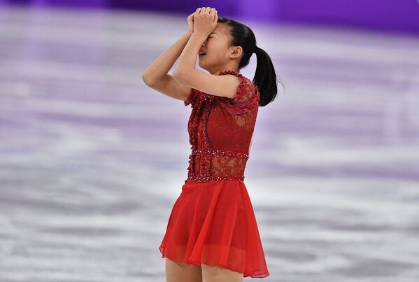 Каори Сакамото (Япония) выступает в произвольной программе женского одиночного катания командных соревнований по фигурному катанию на XXIII зимних Олимпийских играх - Sputnik Азербайджан