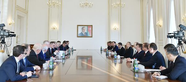 Президент Азербайджанской Республики Ильхам Алиев принял делегацию, возглавляемую председателем Восточного комитета экономики Германии Вольфгангом Бюхеле Президент Азербайджанской Республики Ильхам Алиев принял делегацию, возглавляемую председателем Восточного комитета экономики Германии Вольфгангом Бюхеле - Sputnik Азербайджан