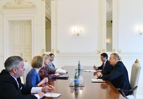 Президент Ильхам Алиев принял торгового посланника премьер-министра Великобритании Президент Ильхам Алиев принял торгового посланника премьер-министра Великобритании - Sputnik Азербайджан