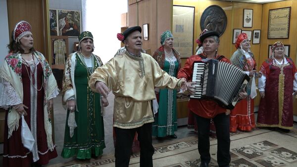 Ярко, весело, вкусно: праздник Масленицы отметили в Баку - Sputnik Азербайджан