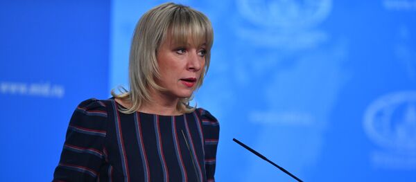 Официальный представитель министерства иностранных дел РФ Мария Захарова во время брифинга - Sputnik Азербайджан
