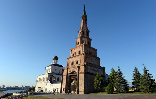 Башня Сююмбике в Казанском кремле является падающей башней (имеет заметный наклон). Точная дата постройки неизвестна, впервые упоминается в летописях в 1777 году. - Sputnik Азербайджан