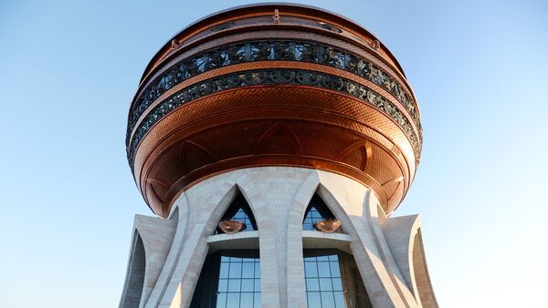 Центр семьи Казан – главный дворец бракосочетаний Татарстана. Возведен в 2013 году и выполнен в виде огромного котла-казана. На крыше расположена смотровая площадка - Sputnik Азербайджан
