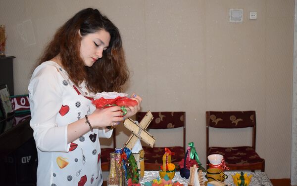 Нушаба почти не продает свои сувениры, предпочитая их дарить - Sputnik Азербайджан