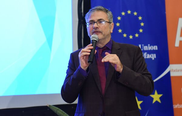 Avropa İttifaqının Azərbaycan nümayəndəliyinin siyasət və mətbuat şöbəsinin rəhbəri Denis Daniilidis Avropa İttifaqının Azərbaycan nümayəndəliyinin siyasət və mətbuat şöbəsinin rəhbəri Denis Daniilidis - Sputnik Azərbaycan